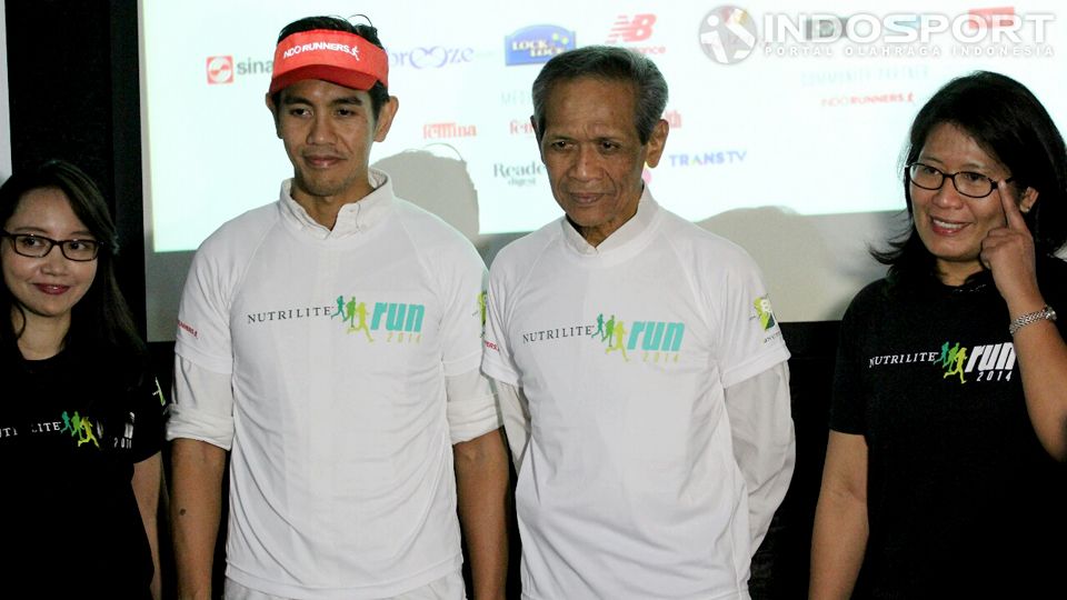 Maya Vianti Fibriani (kiri/Group Brand Manager Amway Indonesia), Hario Tilarso (kedua dari kanan/dokter spesialis olahraga), dan Reza Puspo (kedua dari kiri/founder Indorunners) pada acara Media Gathering Nutrilite 80 Tahun di fX Mall, Jakarta, Kamis (17/ Copyright: &copy; Herry Ibrahim/INDOSPORT